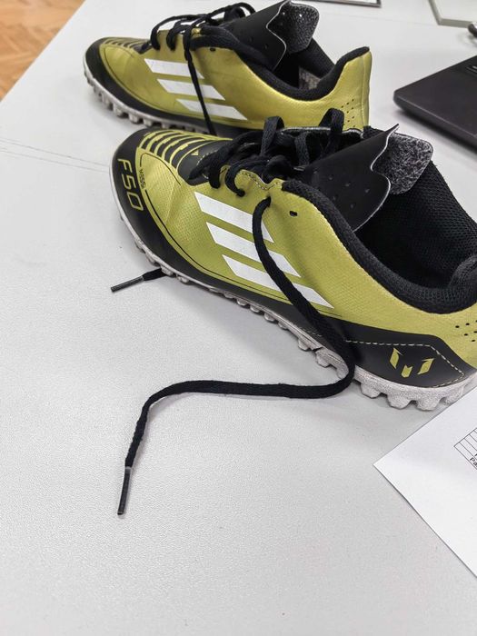 Футболни обувки Адидас