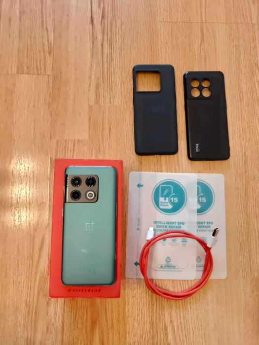 OnePlus 10 Pro 12GB RAM / 256GB – stare foarte bună + 2 huse + 2 folii