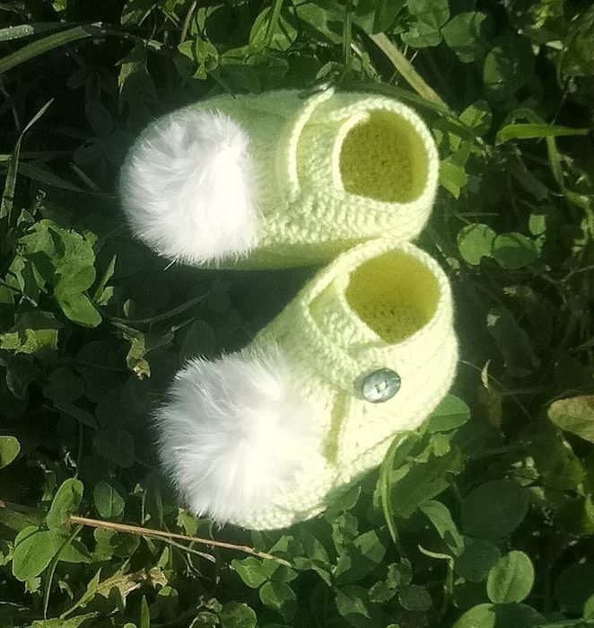 Вязаные пинетки для малышей