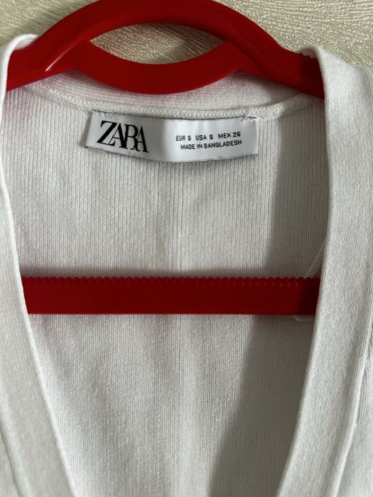 Трикотажные топы от Zara