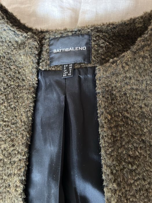 Дамско късо палто в красив тъмно зелен цвят