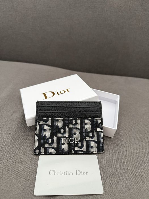 Стилен кардхолдър (cardholder)