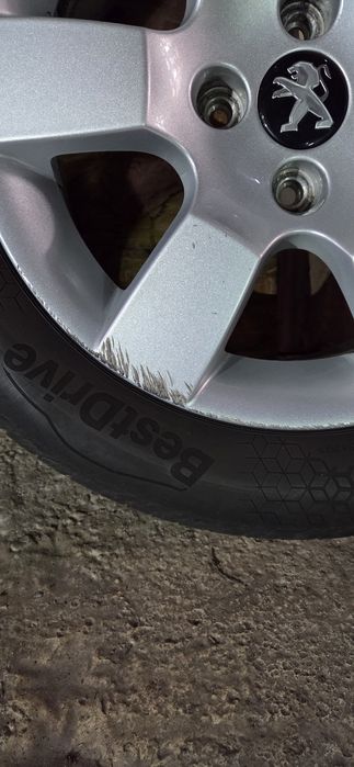 ПЕЖО 5008 джанти със летни гуми 215/55/16  7J×16  ET29 4×108 цо65,1