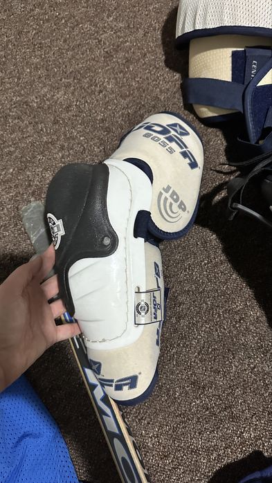 Продам хоккейный костюм