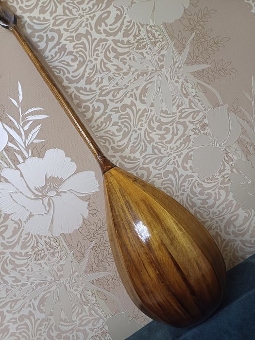 Продаётся домбыра в отличном состоянии