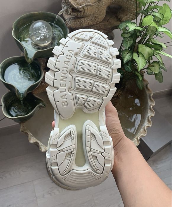 Balenciaga track leduri.