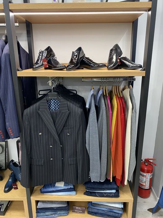 Mobilier magazin haine mobila rafturi umerase modular