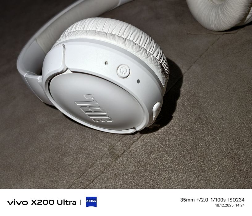 JBL Tune 520BT наушники.