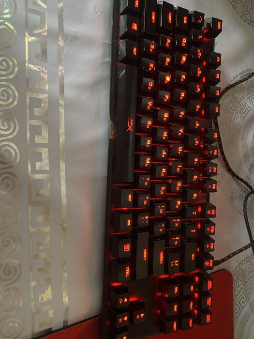 Продаеться компьютер с кронштейном