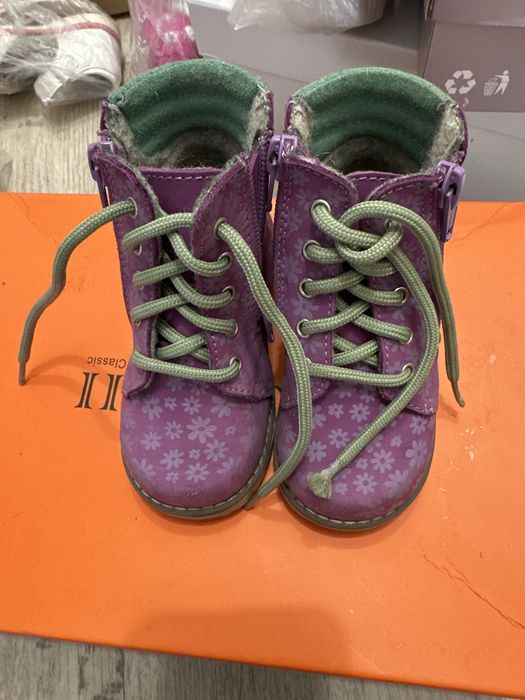 Продам обувь детскую