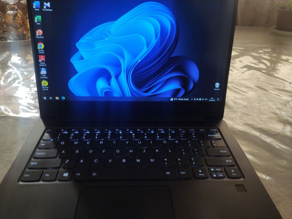 Lenovo Noutbuki sotiladi