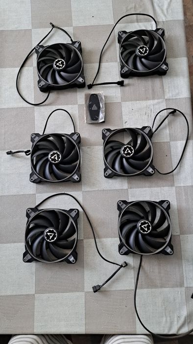 Захранване, вентилатори, кабели