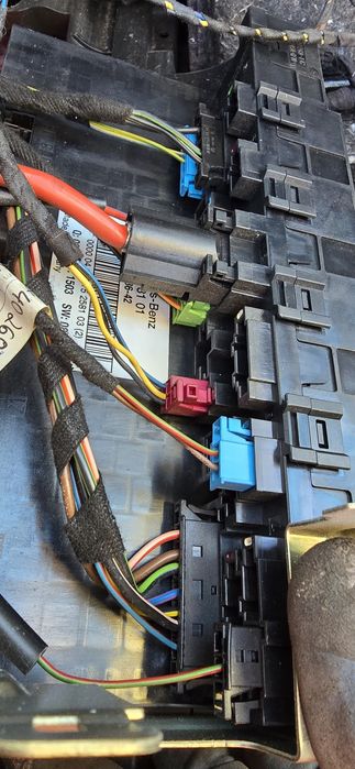 Теглич оригинален Tule Mercedes w203 комби. Два ключа.