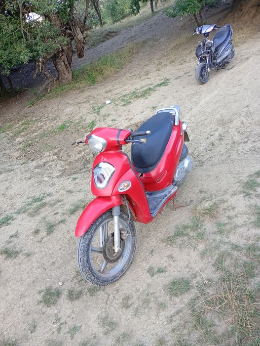 Vând scuter de 150 cc cu acte de Italia