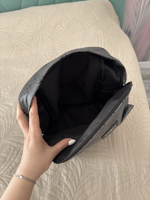 Рюкзак кожаный Guess