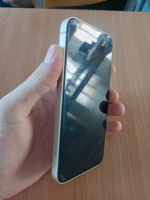 Продам айфон 13 срочно