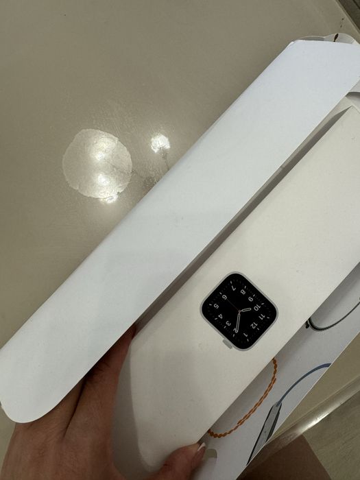 Продам часы Apple watch SE 44