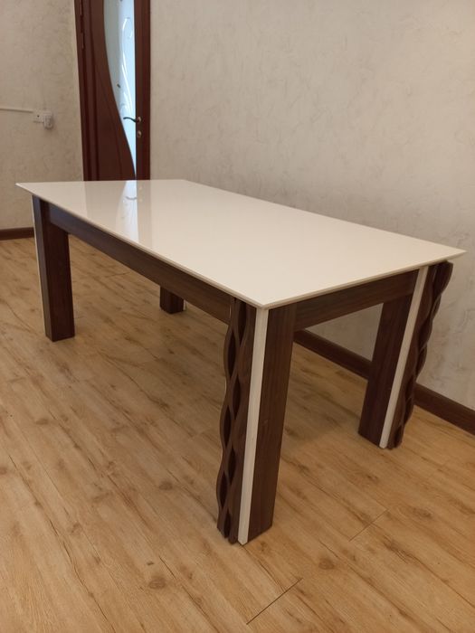 Стол обеденный на 8 персон