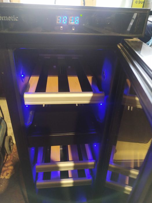 Dometic - Компресорен охладител за вино - двузонов