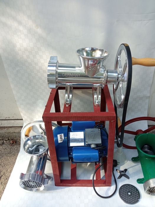 ЧИСТО НОВА,Месомелачка номер 32 +Електромотор с стойка 1.5kw/ 2.2kw