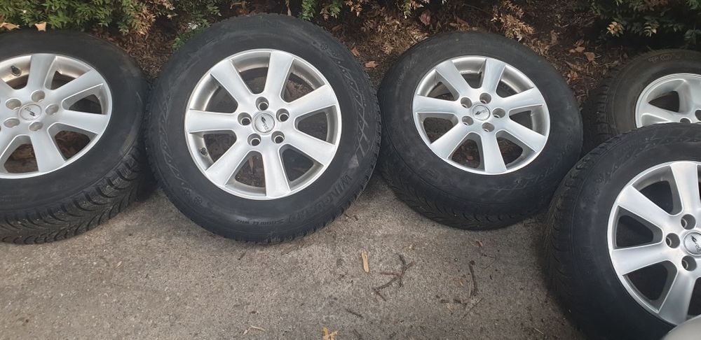 Vând  roți rav 4 genți noi,  neatinse,  cu cauciucuri  de iarnă