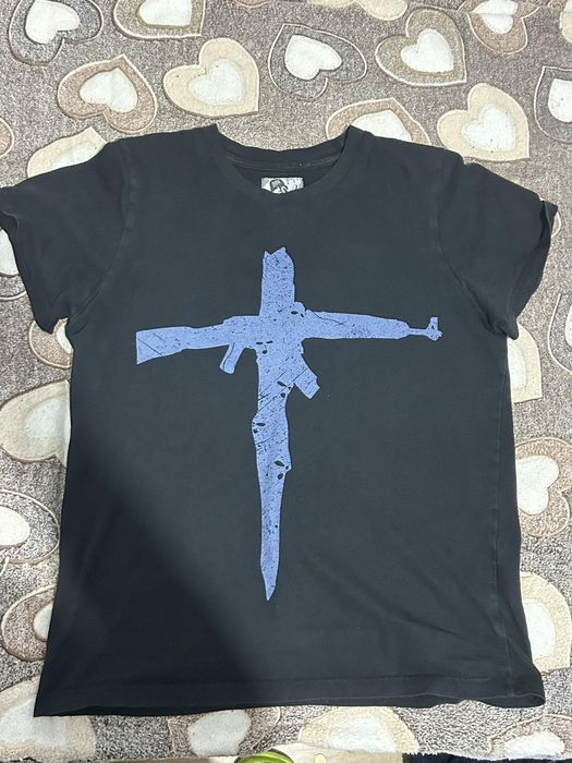 продава се  тениска LUDA