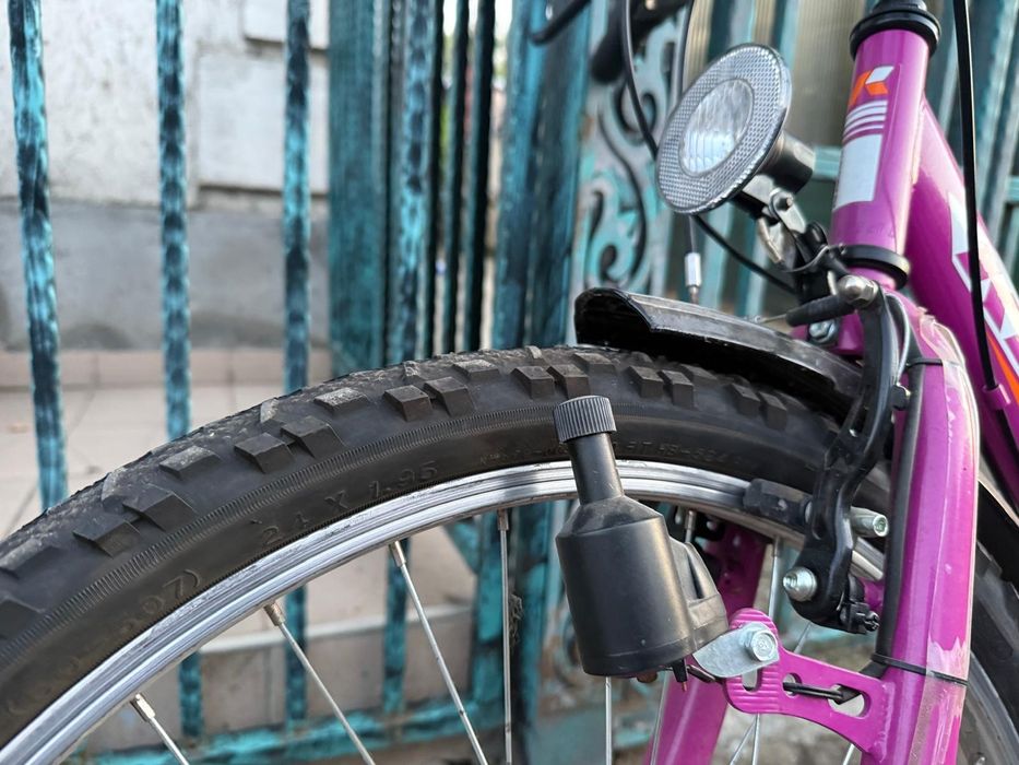 Bicicleta fete cu  Roti pe 24 NOUA sistem iluminare cu dinam