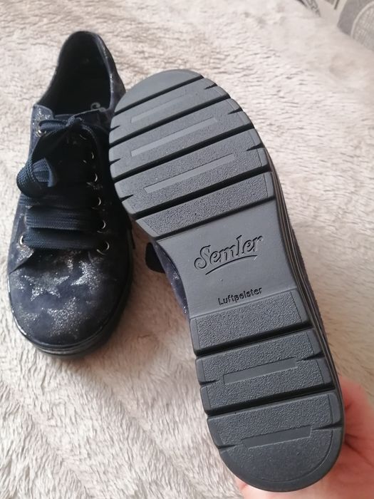 Продам ботинки женские