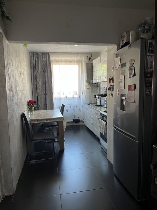 Vand apartament 2 camere bucatrie open-space zona ultra centrala ,parter mp 64 + boxa alimente bloc de caramida dotat cu centrala proprie,termopane