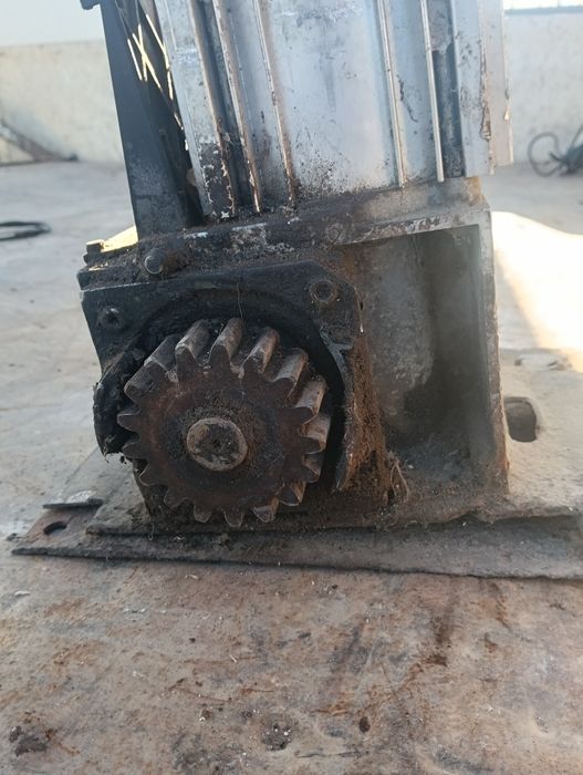 Motor pt poartă și cremaliera