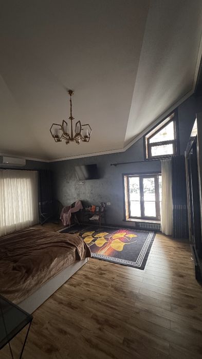 Продается 2-этажный дом 400 м² в центре Сергели