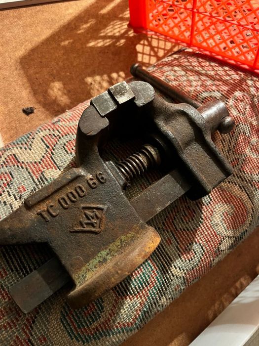 Продам тиски в отличном состоянии