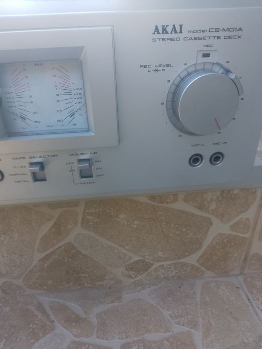 Vând castofon cu caseta AKAI CS M01A