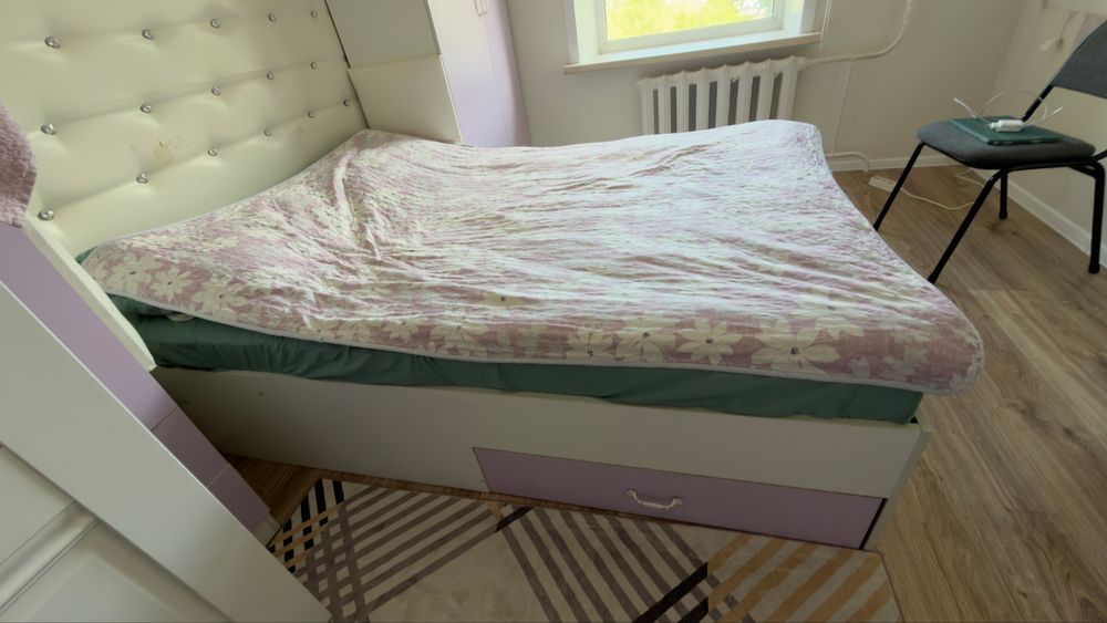 Продам кровать 140*200 с матрасом