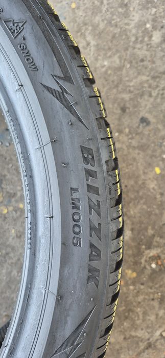 4 anvelope iarna ca si noi Bridgestone 275/35/21.Pretul este pe bucata