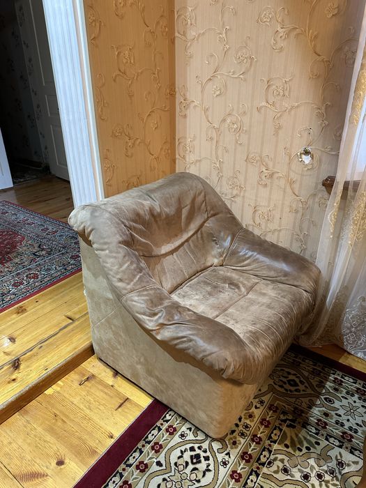 Мягкая мебель, 2 кресла и 1 диван. Отдам даром