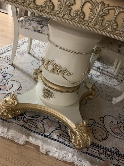 Продаю стол для гостинной