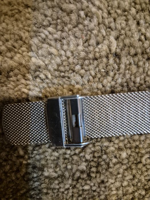 Ддамски часовник DKNY Minetta, модел NY2741, със сребриста мреже