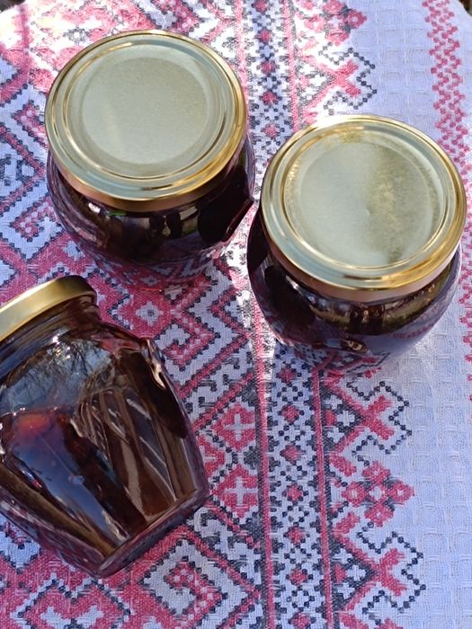 Домашно сладко от маслодайна роза с български шафран