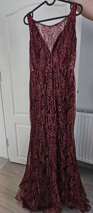 Официална рокля , цвят бордо