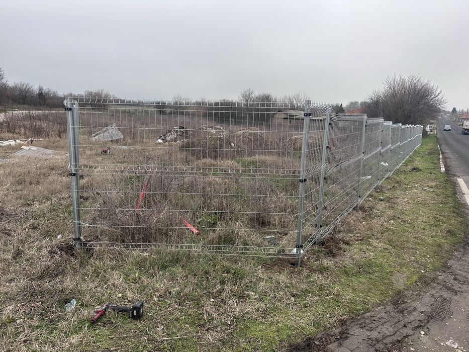 Изграждане на Огради с Метално Пано