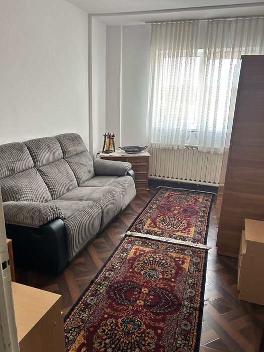 Inchiriez apartament 3 camere