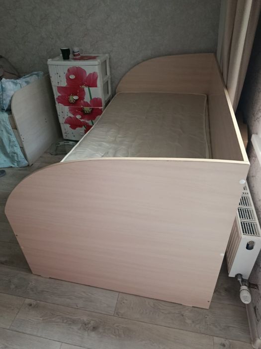 Продам КРОВАТЬ с матрасом