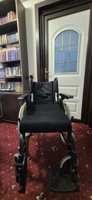 Scaune rulante 2 bucăți!