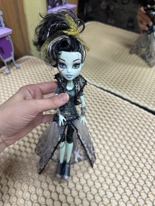 Продам куплу монстр  хай!