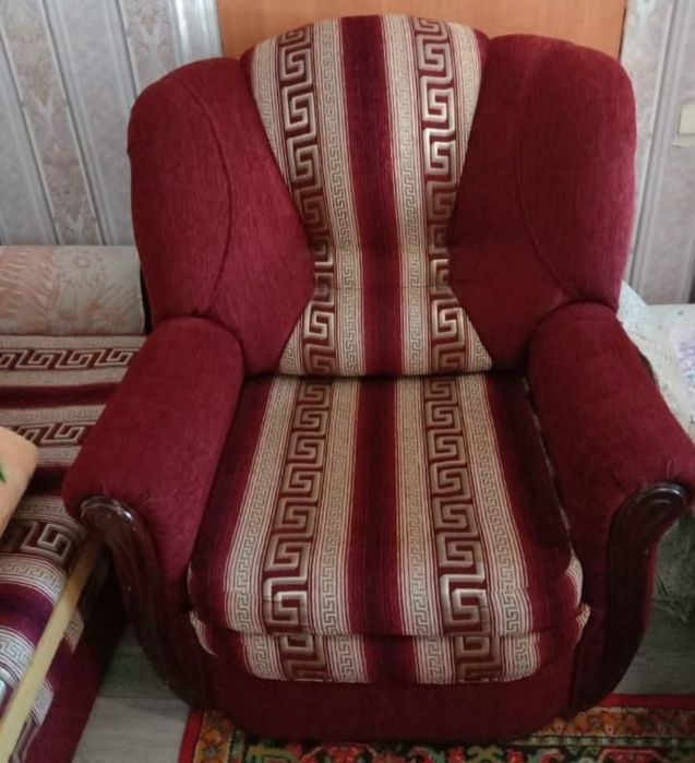 Продам диван и два кресла