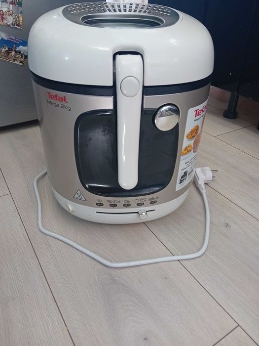 Friteuza Tefal Mega FR480015, XXL, 2100 W, 3.3L, temperatura ajustabila 150-190°C, filtru mirosuri neplacute, alb/gri