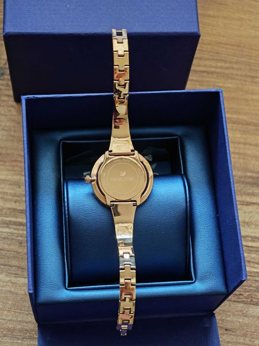 Дамски часовник Swarovski Crystal Rose 5 АТМ - произведен в Швейцария
