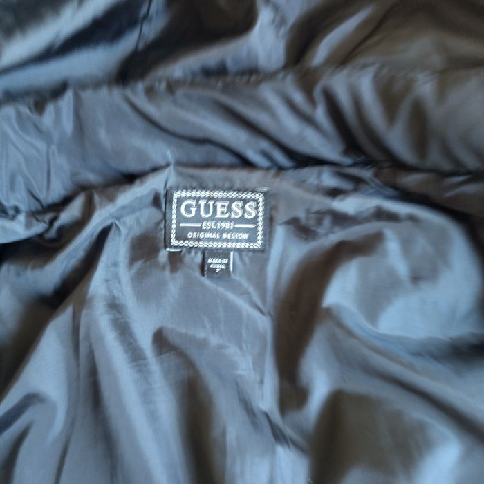 Яке за момиче Guess