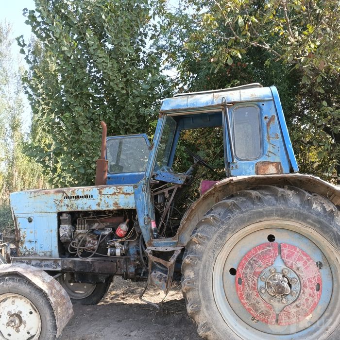 Traktor sotiladi ishlab yurgan traktorni dakmenti yoq ballonlari yaxsh